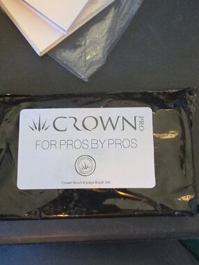 Crown Pro- Crown Brush 6 piece brush Set. New in packaging reatails for $75.00